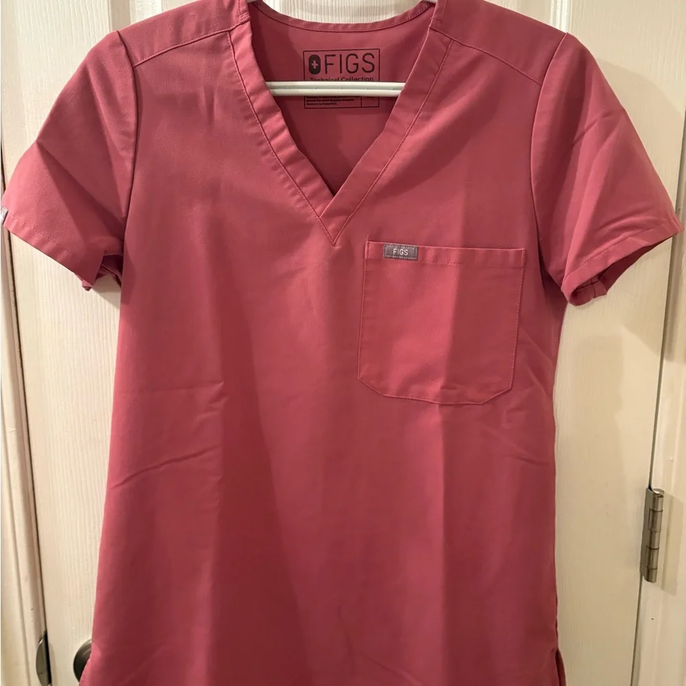 FIGS Rose Quartz Scrub Set - V-Neck Top & Jogger Pants